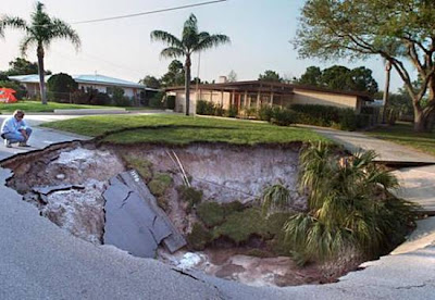 منور الكرة الارضية Sinkhole_18