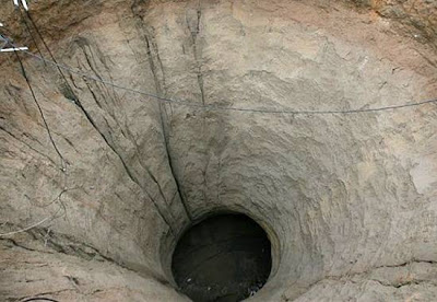 منور الكرة الارضية Sinkhole_02