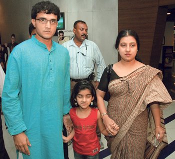 சௌரவ் கங்குலி குடும்பப் படம். Ganguly%2BFamily%2BPhotos%2B-%2BRare%2BPhoto%2BCollection%2B%25284%2529