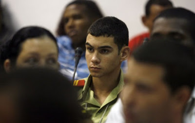 ELIAN EL CADETE.......no, que.. va!!! no lo queremos para adoctrinarlo... Elian-gonzalez-2-580x366