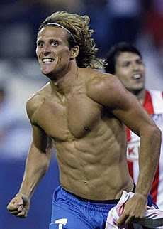 Proxima Temporada FORLAN_SIN_CAMISETA_AGUERO