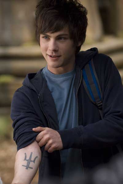 Liam Relation's Logan_lerman