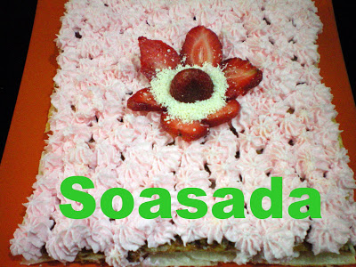 Tarta de hojaldre con fresas y nata 100_0141