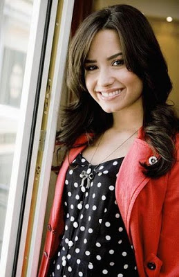 Demi cantará en Sunny entre estrellas. 3472078374_5d9d1c5941