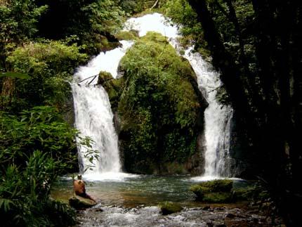 Combate: Yuuto VS Hollow 7497gra-cachoeira-que-se-encontra-a-6-km-da-estrada-iporanga