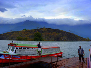 ''மலப்புழா அணைக்கட்டில் ஒளி நாட்டியம்:Photography Boat_waiting