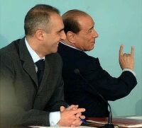 Una raffica di colpi di stato prendono forma in pochissimo tempo nel Mediterraneo - Pagina 3 Berlusconi_corna_6