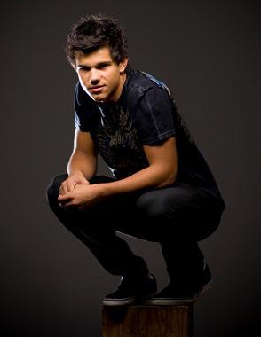 ¿Edward Cullen o Jacob Black? Taylor-lautner-jacob-black1