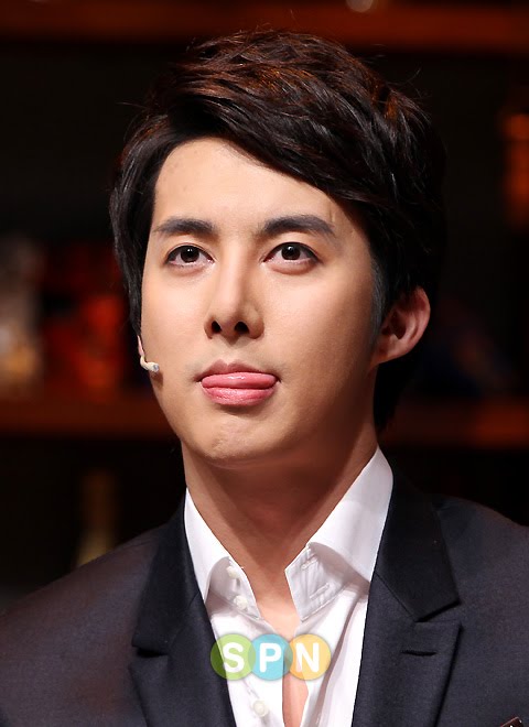  Kim Hyung jun @ Caffe in en Conferencia de Prensa 35