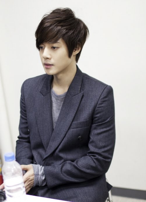 Kim Hyun Joong “Se siente bien cuando se refieren a mí como el ‘Pequeño Yonsama’” New2
