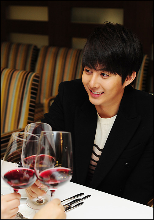 Kim Hyung Joon Entrevista con Asia 7a