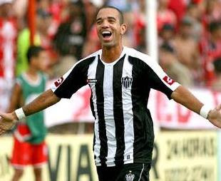 Tardelli na rota da Luz Artilheiro-atacante-diego-tardelli-atletico-mg