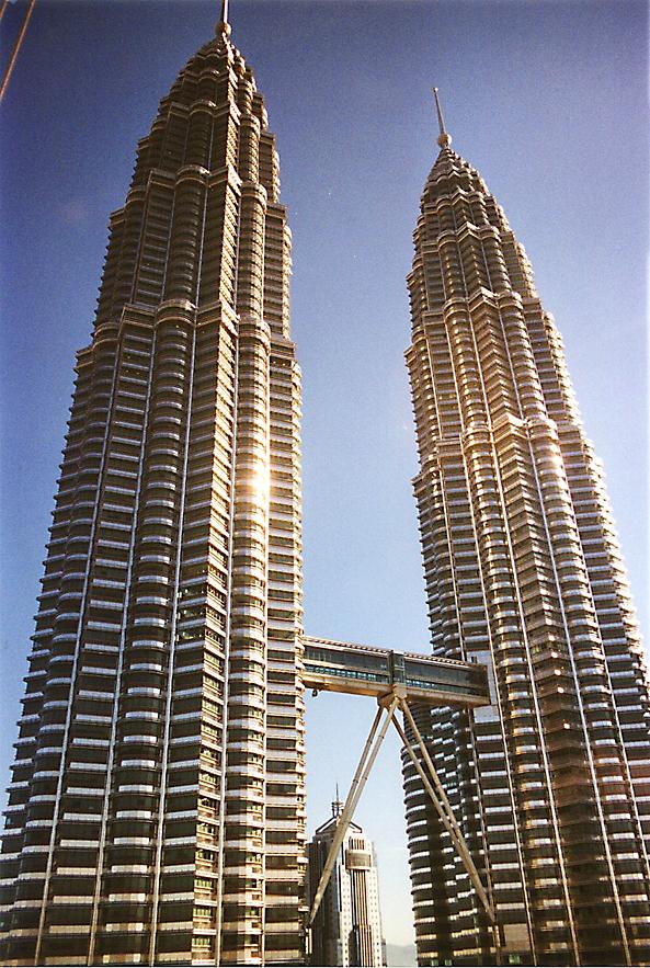 Najlepše svetske građevine Petronas-towers-1