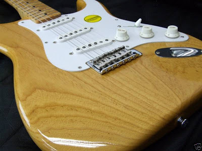 Indémodable Stratocaster Bacchus_ST-54_strat