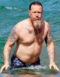 Lo mejor de lo mejor: ¡HOMBRES 10! - Página 10 James_Hetfield_hawaii