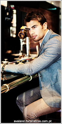 Theo James 19132505_EhweQ