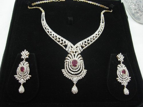 اطقم كارتير سن لوران Diamond-necklace-sets-500x500