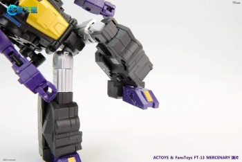 [Fanstoys] Produit Tiers - Jouet FT-12 Grenadier / FT-13 Mercenary / FT-14 Forager - aka Insecticons - Page 2 EX6p72Jr