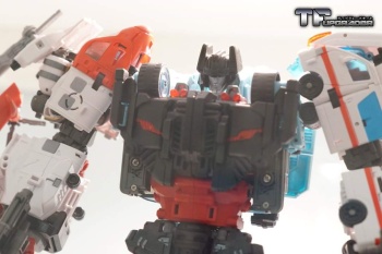 [MakeToys] Produit Tiers - Gamme MT - Basé sur les BD TF d'IDW - Page 10 Ff4FlTyu