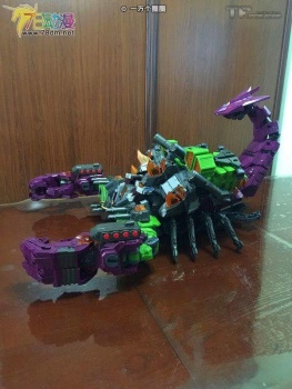 [Masterpiece Tiers] MAKETOYS MCB-03 PANDINUS aka SCORPONOK - Sortie Avril 2016 - Page 4 GkfgqAvi