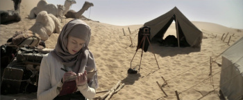 2 Julio - Nuevo Trailer de "Queen of the Desert"!!! IV6iHD09