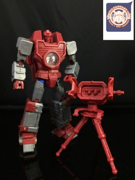 [Masterpiece Tiers] KFCTOYS EM-V OPTICLONES aka REFLECTOR - Sortie Mai 2016 MtwuaObp