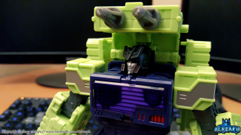 [Toyworld] Produit Tiers - Jouet TW-C Constructor aka Devastator/Dévastateur (Version vert G1 et jaune G2) - Page 6 NVHCI0cN