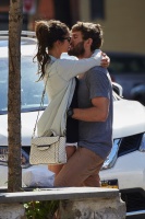 Nina Dobrev and Austin Stowell in NYC (August 13) SrNdVTcD