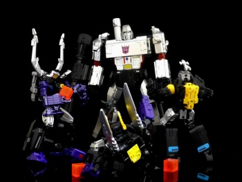 [BadCube] Produit Tiers - Jouet OTS-05 Claymore / OTS-06 Hypno / OTS-07 Kickbutt - aka Insecticons - Page 2 UGV8duwD