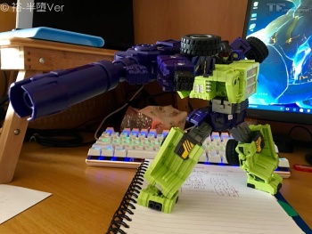 [Combiners Tiers] TOYWORLD TW-C CONSTRUCTOR aka DEVASTATOR - Sortie 2016 - Page 15 XB1i6U76