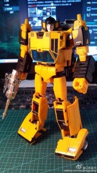 [Masterpiece Tiers] BADCUBE OTS-08 SUNSURGE aka SUNSTREAKER - Sortie Janvier 2016 - Page 4 AEuH8Jet