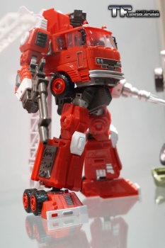 [Masterpiece Tiers] MAKETOYS MTRM-03 HELLFIRE aka INFERNO - Sortie Fevrier 2016 - Page 2 AdN9zWKy