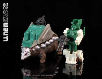 [Combiners Tiers] FANSPROJECT SAURUS RYU-OH aka DINOKING - Sortie 2015-2016 - Page 2 KDiUunmM