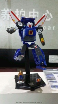 [Masterpiece] MP-25 Tracks/Le Sillage (bleu) ― MP-25L LoudPedal/Tapageur (noir) ― MP-26 Road Rage/Rageuse (rouge) - Page 3 VjZLSbv5