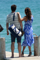 Nina Dobrev with her boyfriend Austin Stowell in Saint-Tropez (July 24) ZXc9Txrm