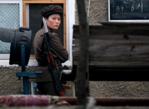 Những hình ảnh cực hiếm về nữ quân nhân Bắc Triều Tiên Tumblr_l5o00h4PLm1qc4dkho1_500