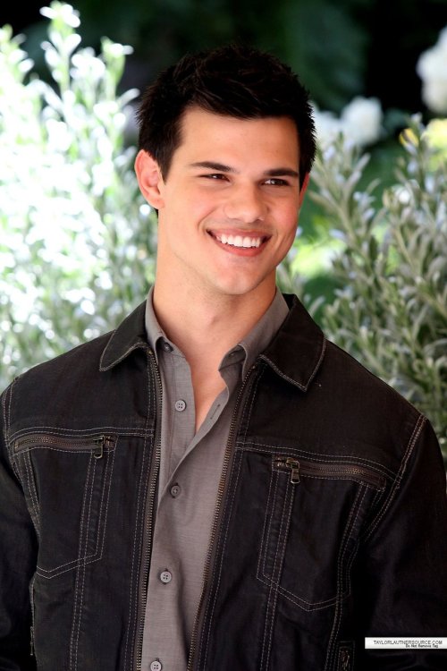 Jake Hale // Taylor Lautner Tumblr_l613nyPA8G1qca0efo1_500