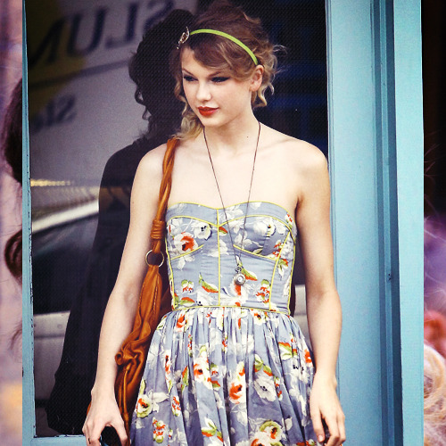 Taylor Swift - Page 11 Tumblr_lg0fhzWFho1qej2kio1_500