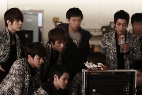 b2st fans \لمعجبين b2st Tumblr_lhaf0r3vOI1qaz00ho1_500