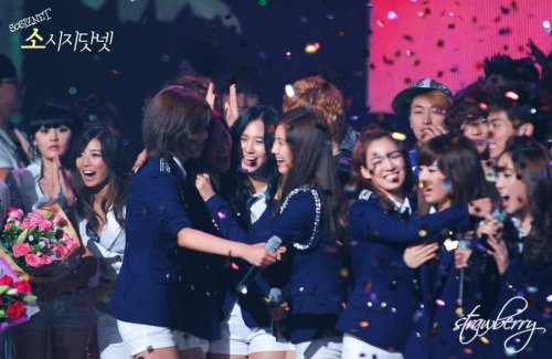 [PIC/GIF][21-07-2011] Soshibond - 9 Soshi's sister ♥ Tumblr_linybgoah11qbfw19o1_500