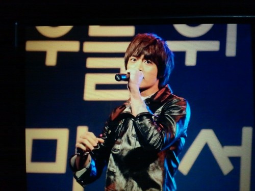 [28-4-2011][pics] Hình ảnh mới nhất của SHINee tham gia concert ngày 28-4-2011 Tumblr_lkd27q8YAP1qd2goro1_500