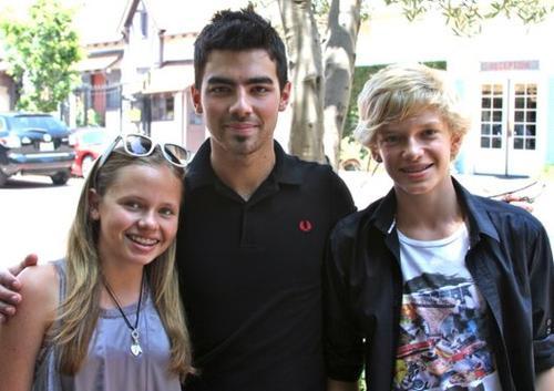 Joe Jonas e Cody Simpson Tumblr_lnh1kkkSR01qhmx0wo1_500