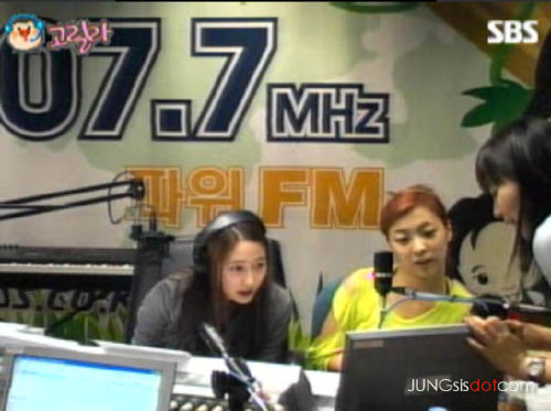 [29.06.11][OFFICIAL] Krystal & Luna - Young Street DJ Special Tumblr_lnjzd5poW21qai9f3o1_500