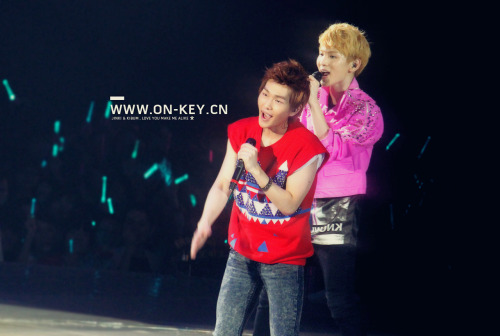 16-07-11 Onew en el SWC Taiwan Tumblr_lofw72NXfe1qk8siro1_500