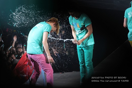 SHINee 1st Concert in Taiwan [110716] Tumblr_loimicr8ui1qe4x2ao1_500