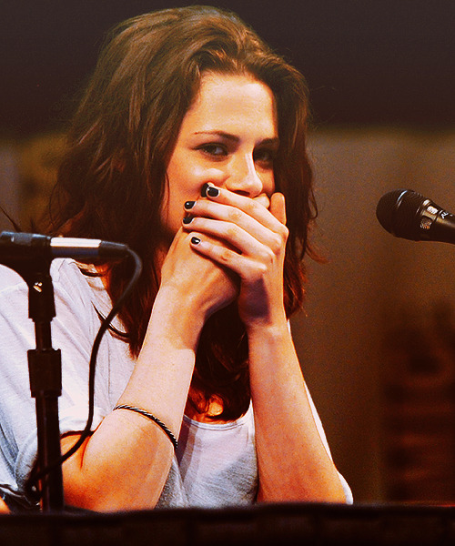 Kristen Stewart - Page 20 Tumblr_lopc9uxjpi1qa4w2ho1_500