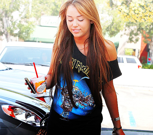 Miley Cyrus - Page 29 Tumblr_lpesivlg1V1qbk4apo1_500