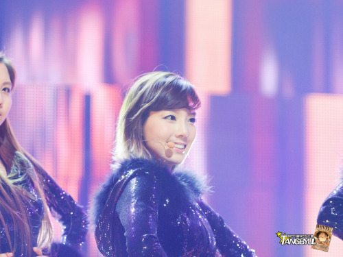 [PICS][GIFS][07-08-2011] Taeyeon - Một Kid Leader hoàn hảo Tumblr_lpijf3S45w1r0swgwo1_500