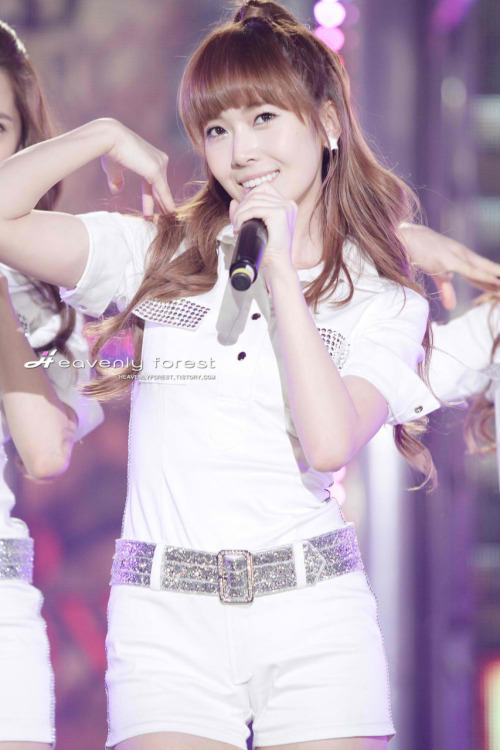 Jessica (Jessica Jung Sooyeon 제시카정수연) - Page 4 Tumblr_lpmw5lzp2d1qzj7t8o1_500