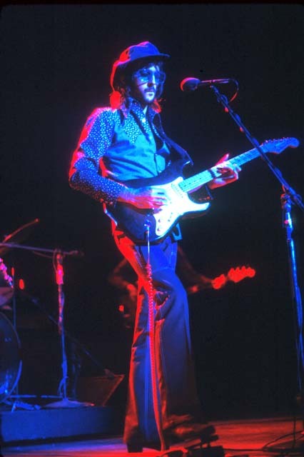 Les 1000 visages d'Eric Clapton - Page 2 Tumblr_lq5dsyU2TW1qcqqcoo1_500
